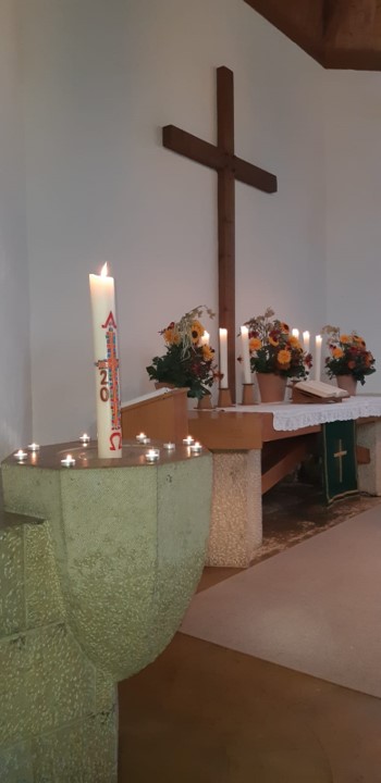 Taufschein und Altar